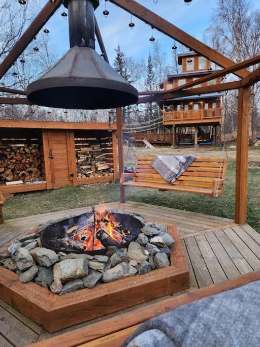 The Eagle'S Nest Treehouse Cabin Palmer Exterior photo